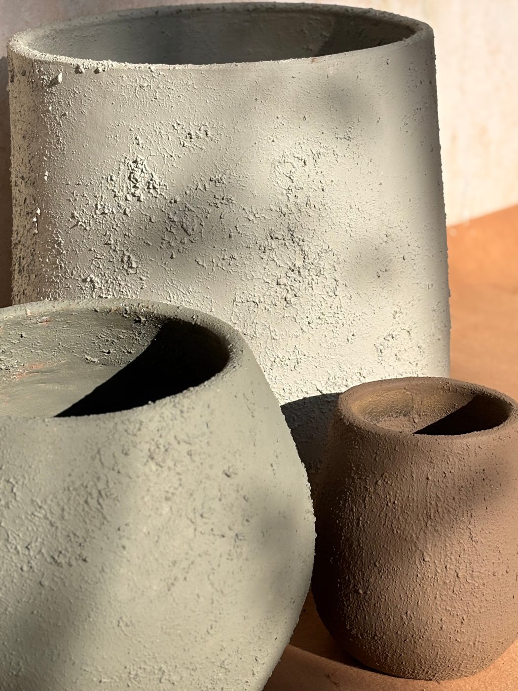 Detalle de la textura de piedra de los potes